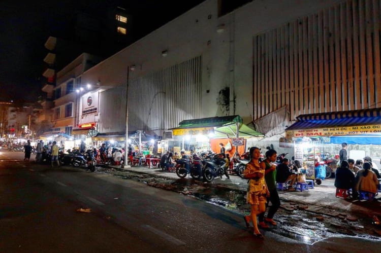 Co Giang street corner is bustling with people