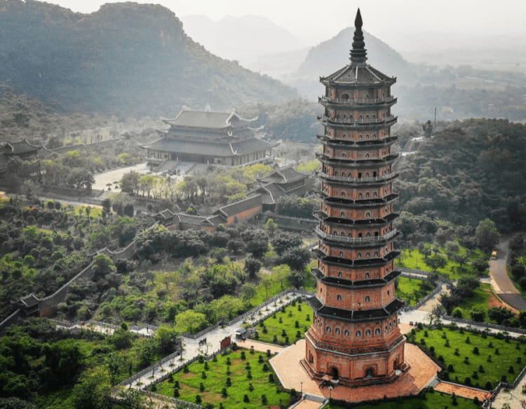 he unique architecture of Bai Dinh Pagoda