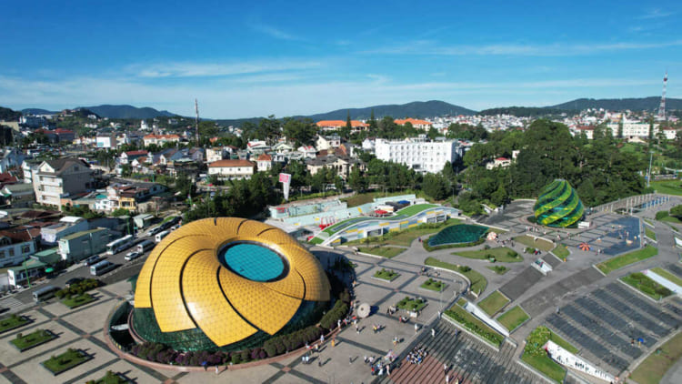 Da Lat Square, a popular place to gather around as it is the significant spot of the central city.