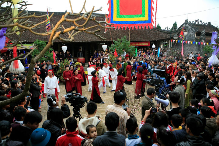 The vitality of Xoan Singing Artform together celebrates with the heroic Xuan Nuong.