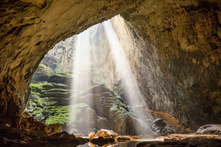 sunlight in son doong cave