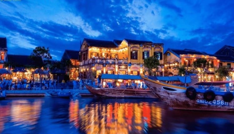 Enthralling in the magical nighttime in Hoi An by dropping lanterns on the riverbed.