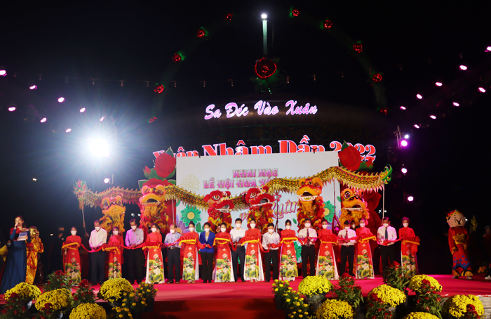 Sa Dec Flower Festival - Lua Viet Tours 