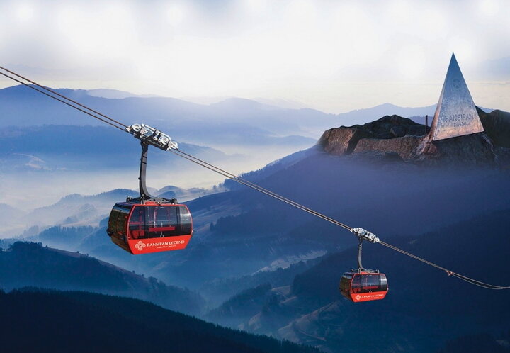 Experiencing the cable for visitors to reach Hoang Lien Son peak