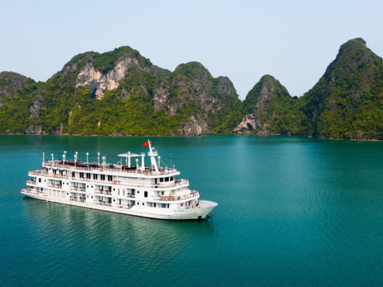 a cruise in halong bay