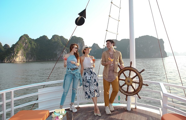 a luxury Halong bay cruise