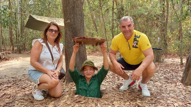 Cu chi tunnel tour