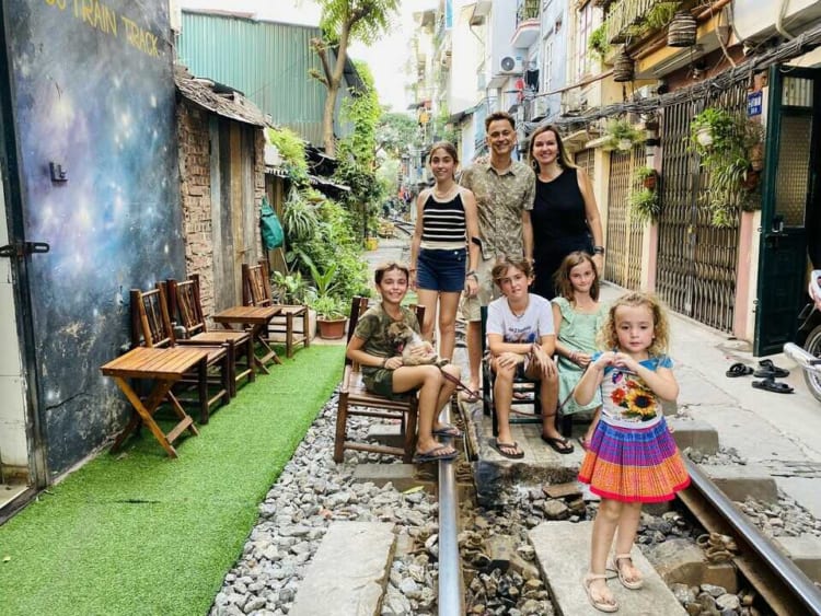 Traveling Hanoi with your families to create lasting memories