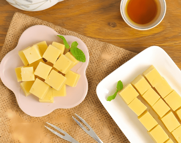 mung-bean-cake-hanoi-snack