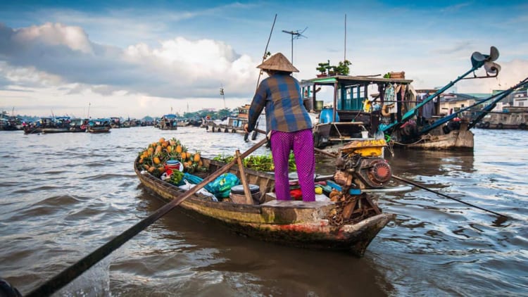 nga bay phung hiep floating market