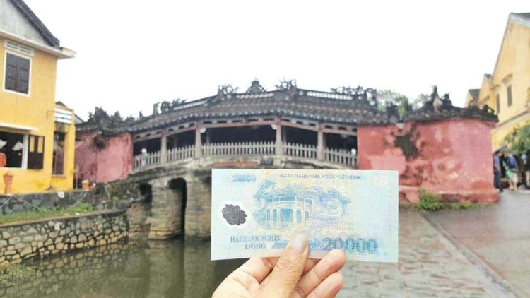 The Japanese Bridge is another landmark that is depicted on the 20,000 Vietnamese Dong banknote.