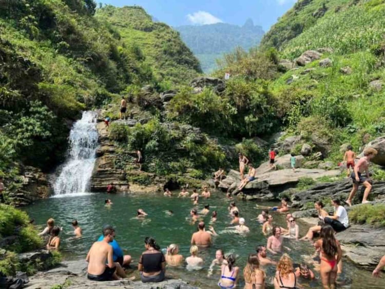 Western tourists are drawn to Du Gia Waterfall for its stunning natural beauty and exhilarating cliff jumping opportunities.