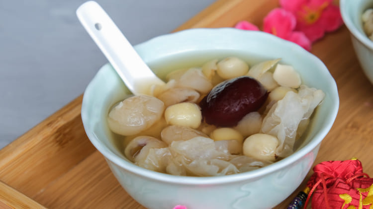 Cantonese dessert called "tong sui" is the predecessor of che ba mau.