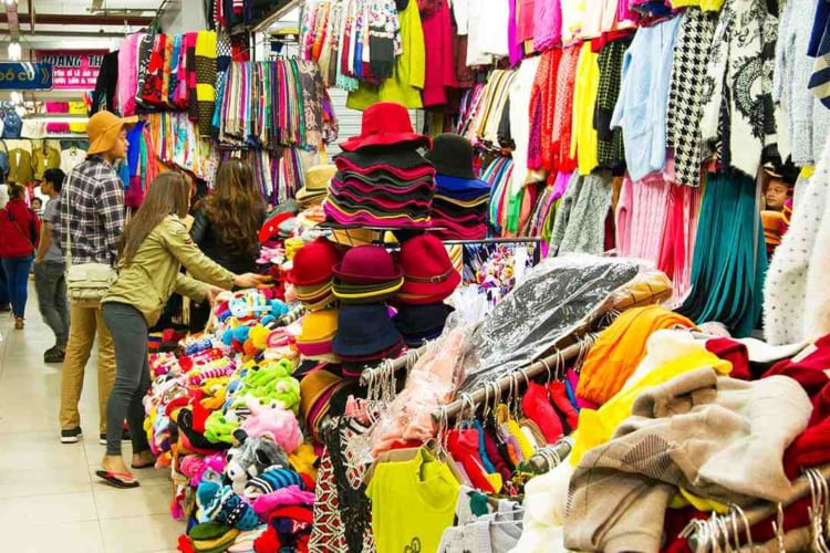 A lot of textile shops inside An Dong market