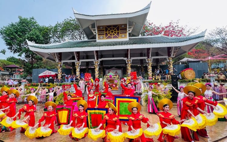 Ba Chua Xu Temple Festival