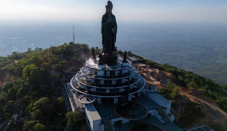 FULL-DAY SPIRITUAL JOURNEY TO CAO DAI AND BLACK LADY MOUNTAIN