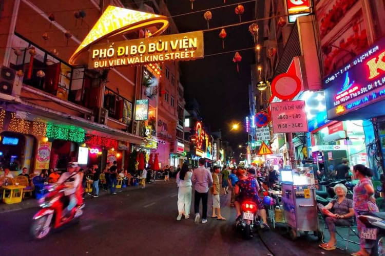 The vibrant nightlife in Bui Vien Street