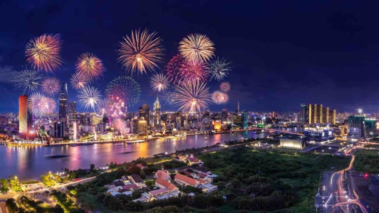 Fireworks displays in popular areas such as Landmark 81 or Bach Dang Wharf