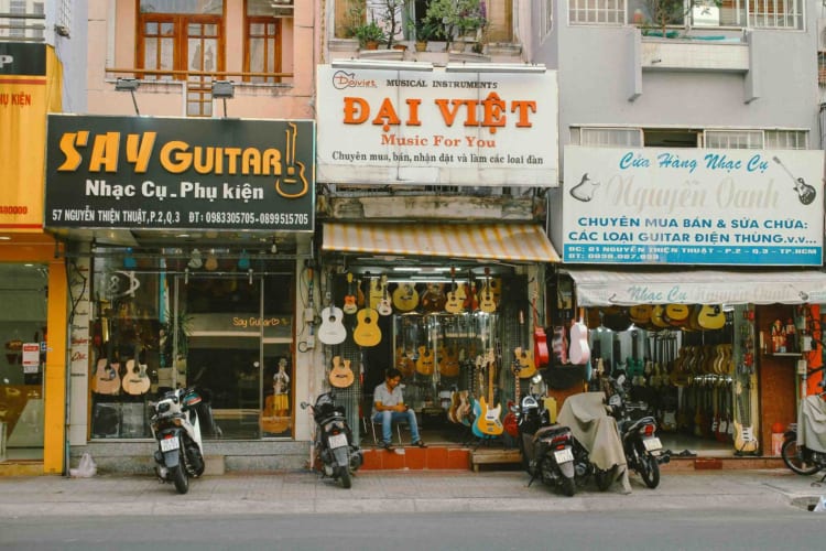 HALF-DAY RIDE THROUGH THE HEART OF HO CHI MINH CITY