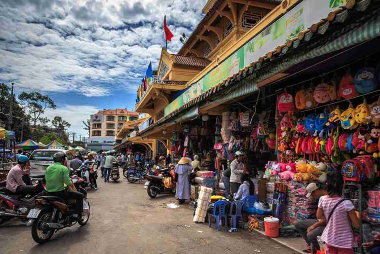 Local life at Binh Tay Market