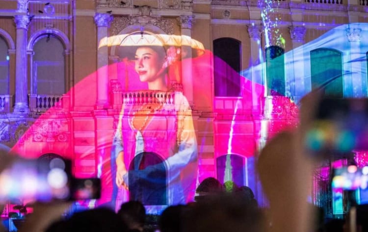 Traditional Vietnamese dress on screen at the show