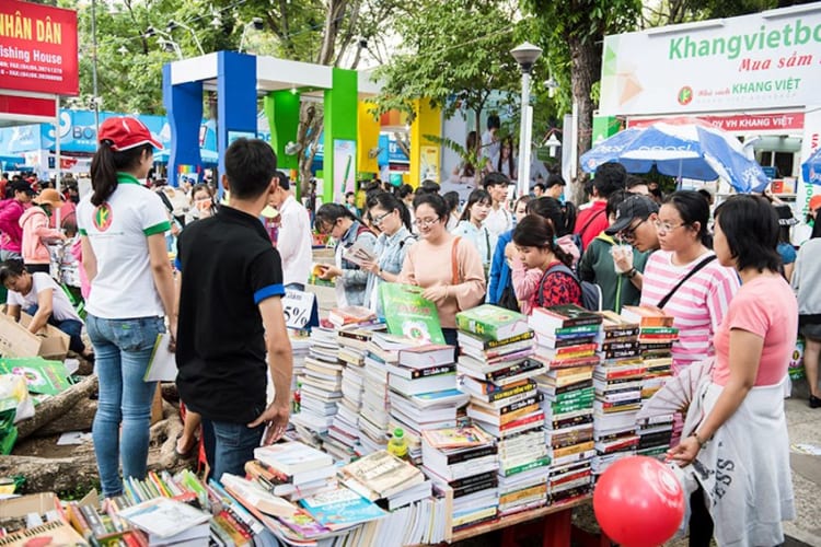 The annual book fair occurs in Le Van Tam Park