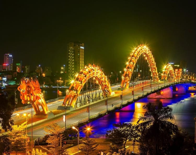 Dragon Bridge becomes sparkling in the evening