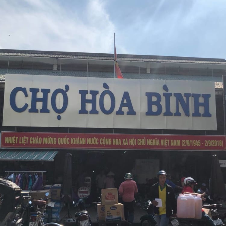 Hoa Binh market 