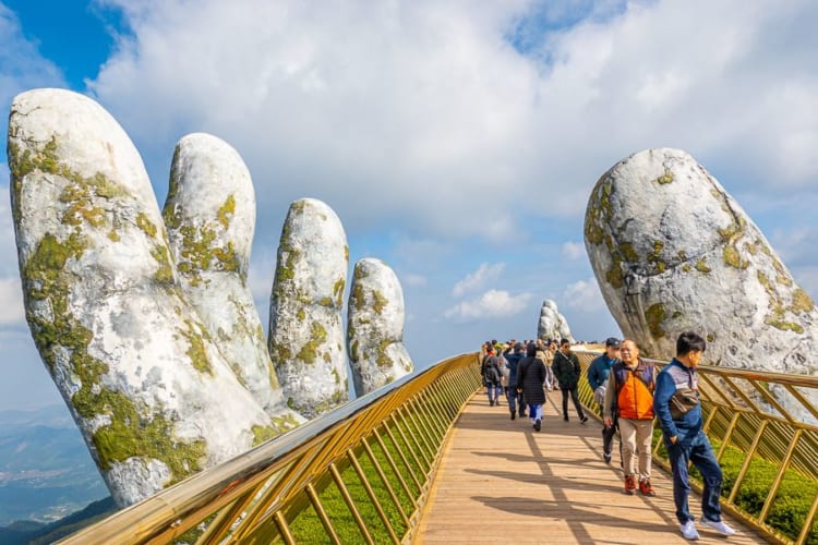 tourists at golden bridge