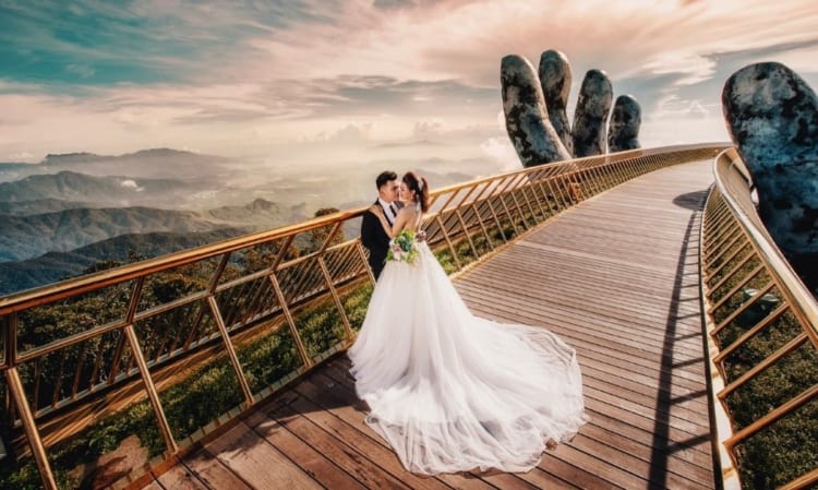 wedding photo at golden bridge