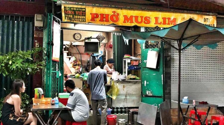 Come to Phở Muslim and enjoy the Phở with halal standards