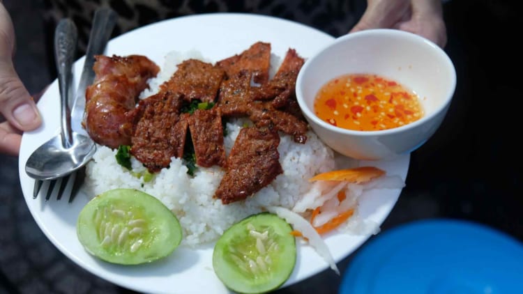 Delicious Cơm Tấm at this halal food stall