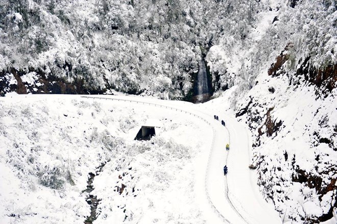 Snow falls white in Dong Van