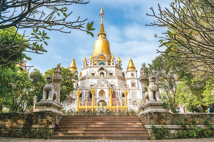 Buu Long Pagoda, featuring a mix of Thai and Vietnamese architectural styles