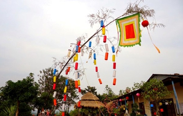 Cây nêu decoration during vietnamese new year