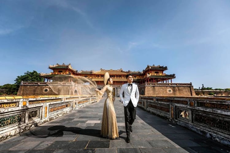 Couple take a photo at Hue Imperial City