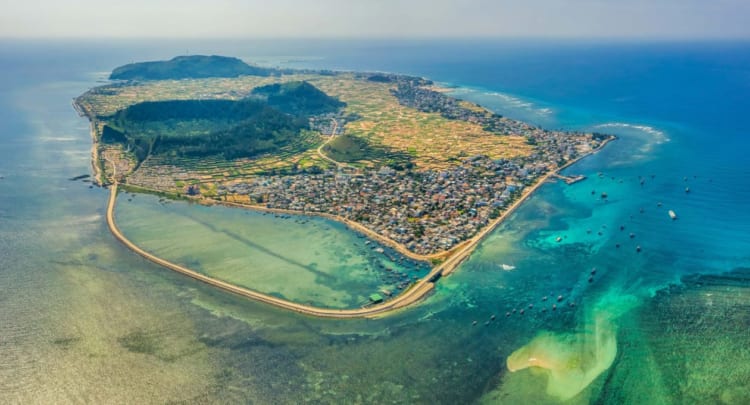 pristine beaches on ly son island