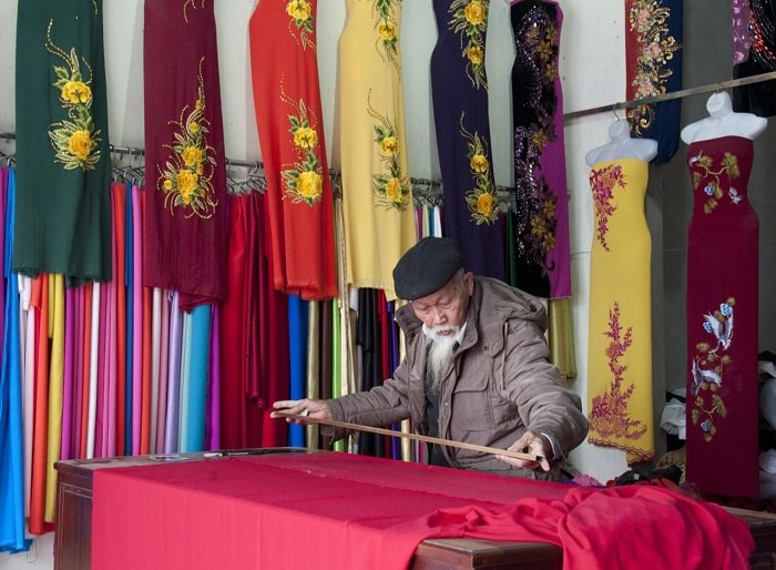 Buy Ao dai at Hanoi