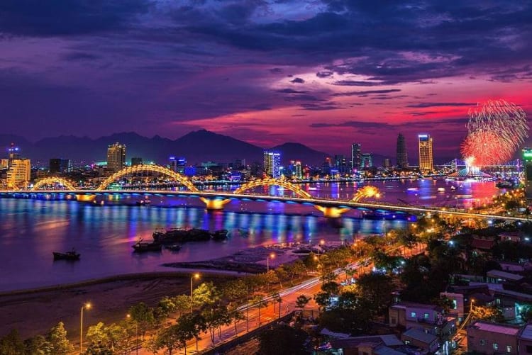 Da Nang’s Golden Bridge at night