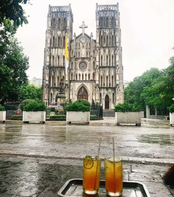 Lemon tea outside the cathedral