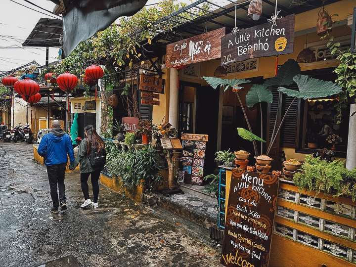 Old cafes in Hoi An is the best choice during rainy days