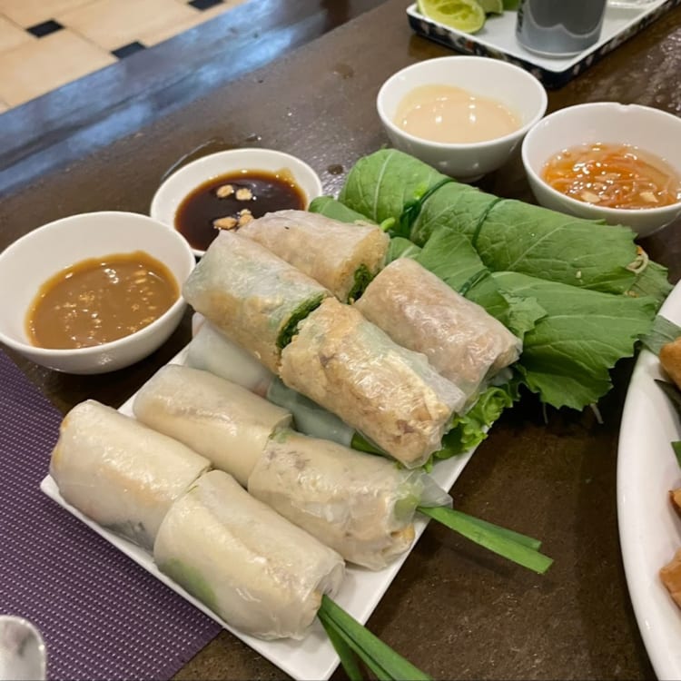 Vegan rice paper rolls at Bong Sung Vegetarian