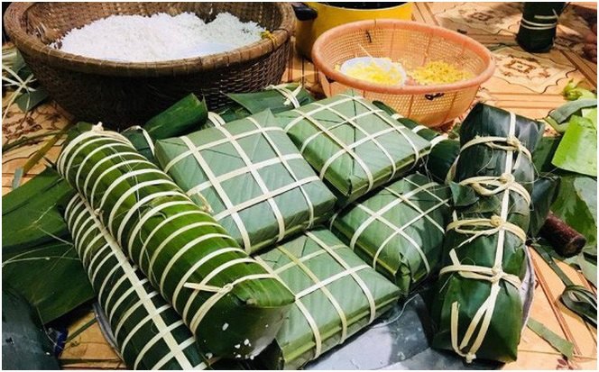 Bánh chưng, bánh tét - traditional Vietnamese desserts during Tet