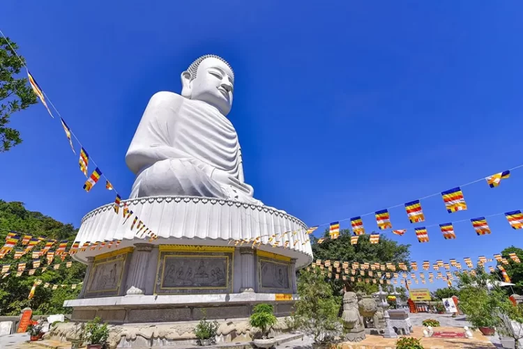 The 27m-high statue of Shakyamuni Buddha at Linh Ung Pagoda